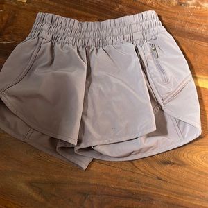 Lululemon Tracker shorts 4” in dusty lavender